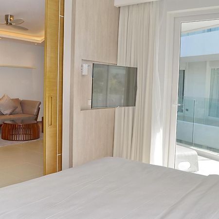 อควา โบราไกย์ Hotel Balabag  ห้อง รูปภาพ A bedroom at the hotel