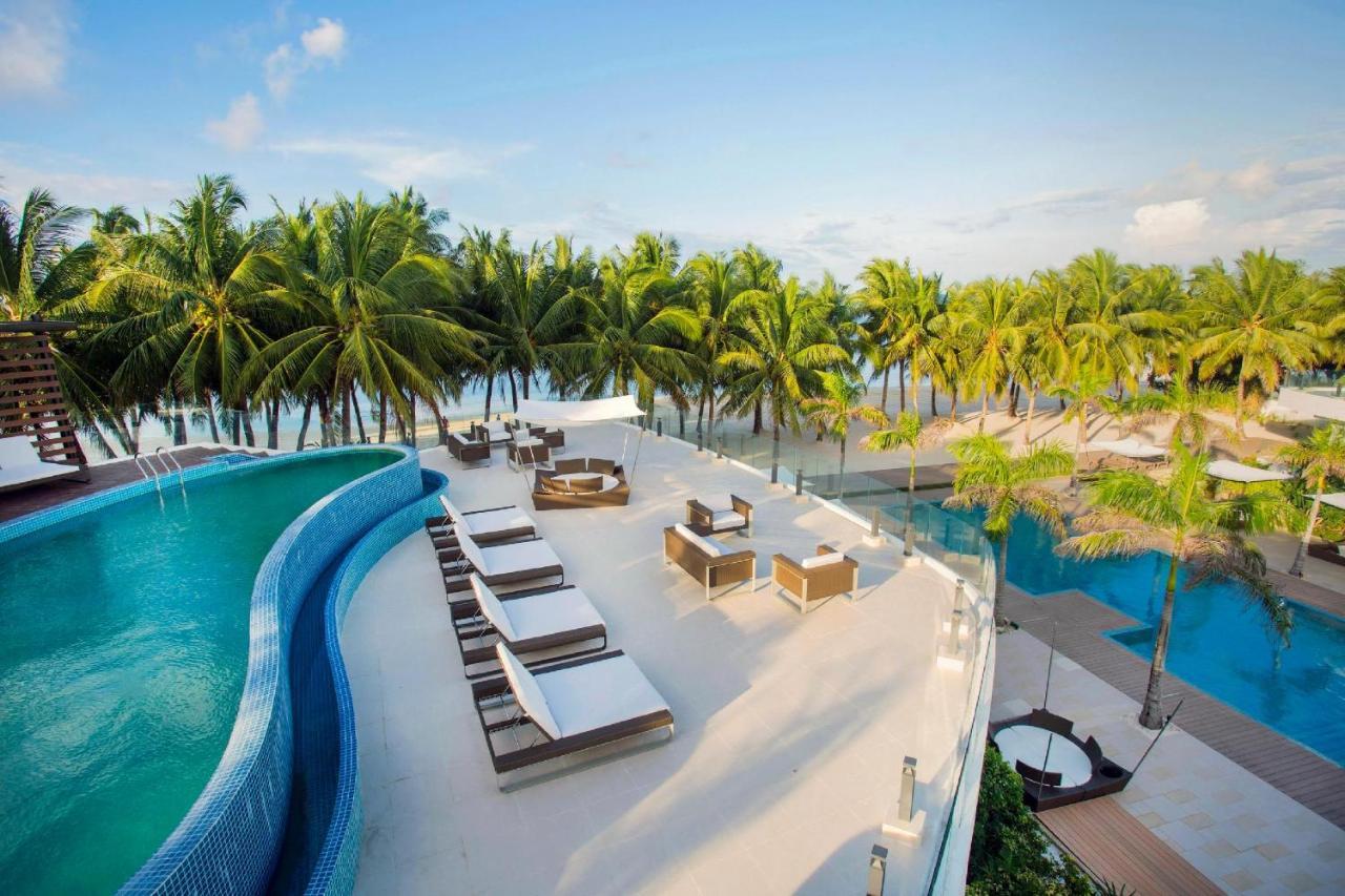 อควา โบราไกย์ Hotel Balabag  ภายนอก รูปภาพ The pool at the hotel