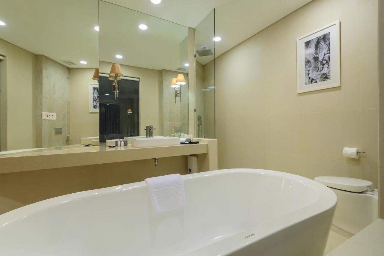 อควา โบราไกย์ Hotel Balabag  ภายนอก รูปภาพ Bathroom