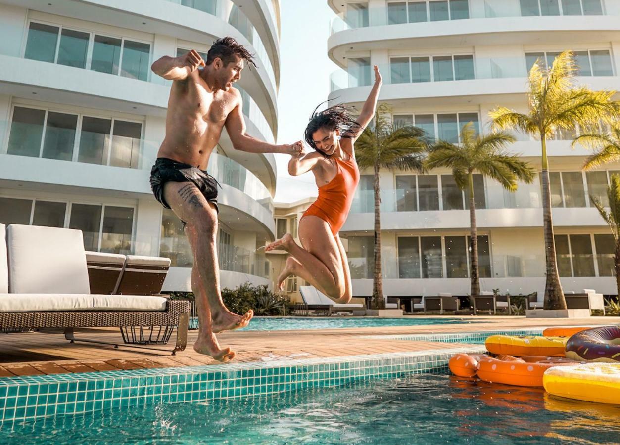อควา โบราไกย์ Hotel Balabag  ภายนอก รูปภาพ The swimming pool at the hotel