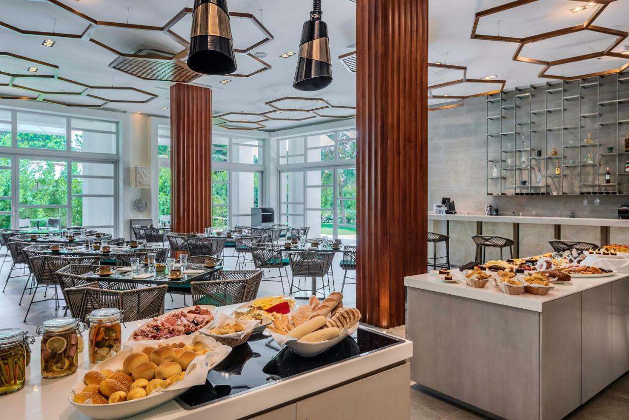 อควา โบราไกย์ Hotel Balabag  ภายนอก รูปภาพ The restaurant at the National Museum of the Czech Republic