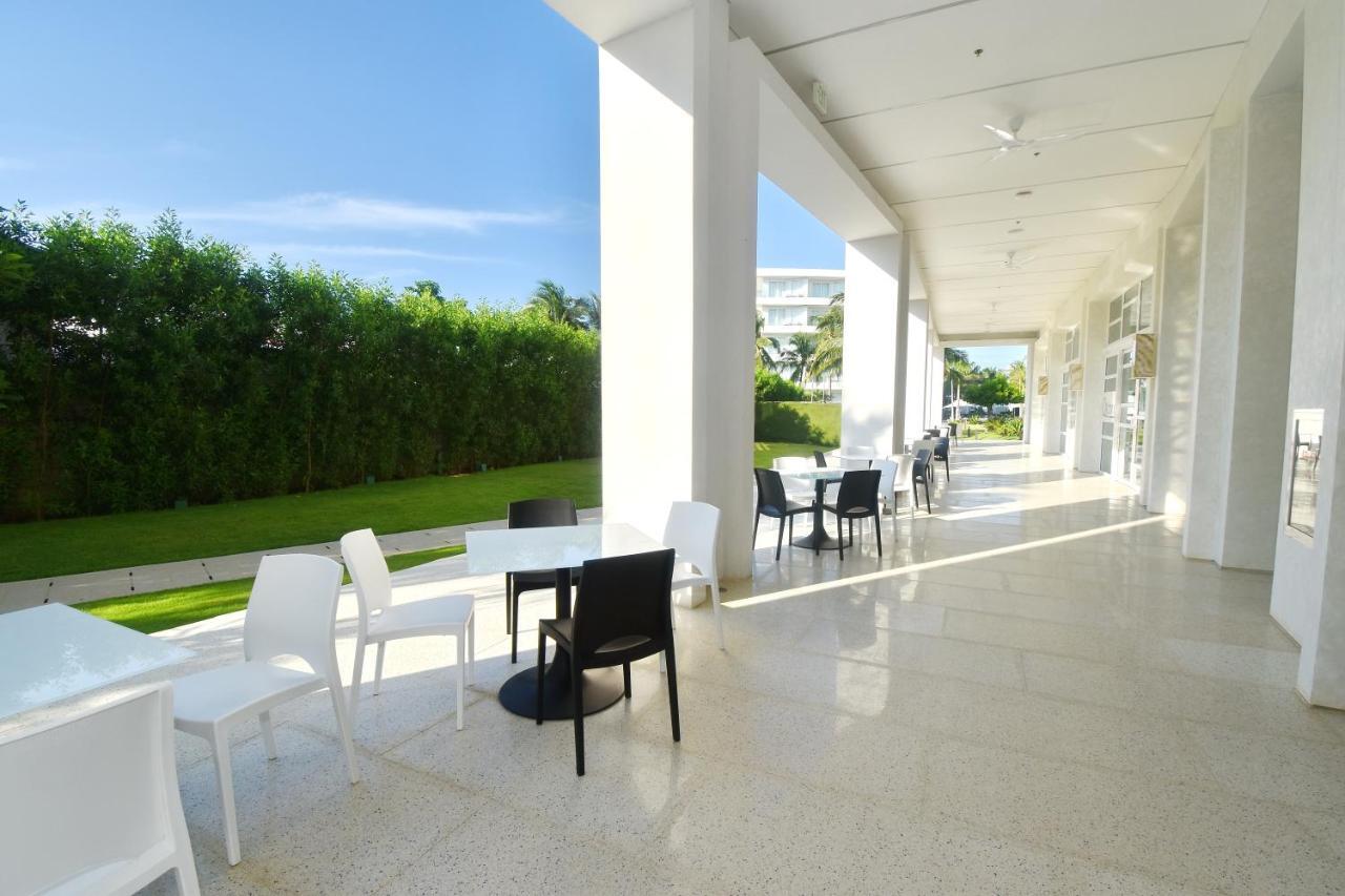 อควา โบราไกย์ Hotel Balabag  ภายนอก รูปภาพ The interior of the library